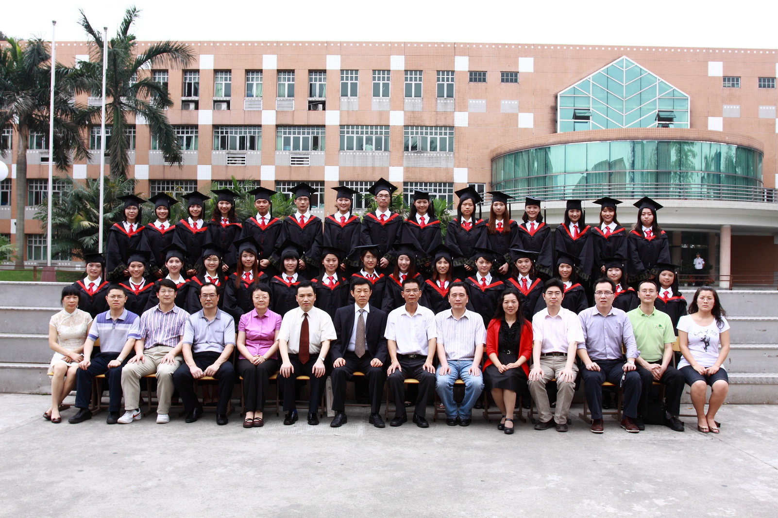 首届翻译学本科生毕业照