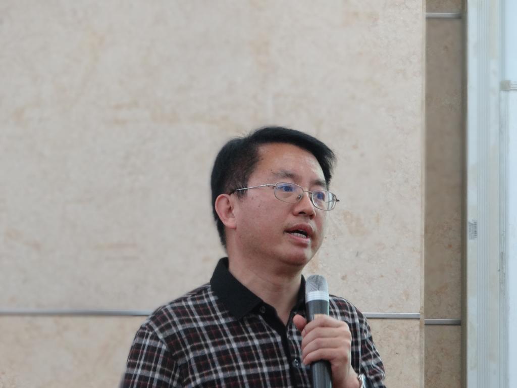 周领顺博士解释“乡土语言”概念